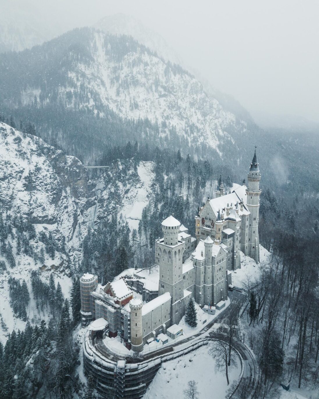 Schloss Neuschwan­stein im Winter | BinMalKuerzWeg