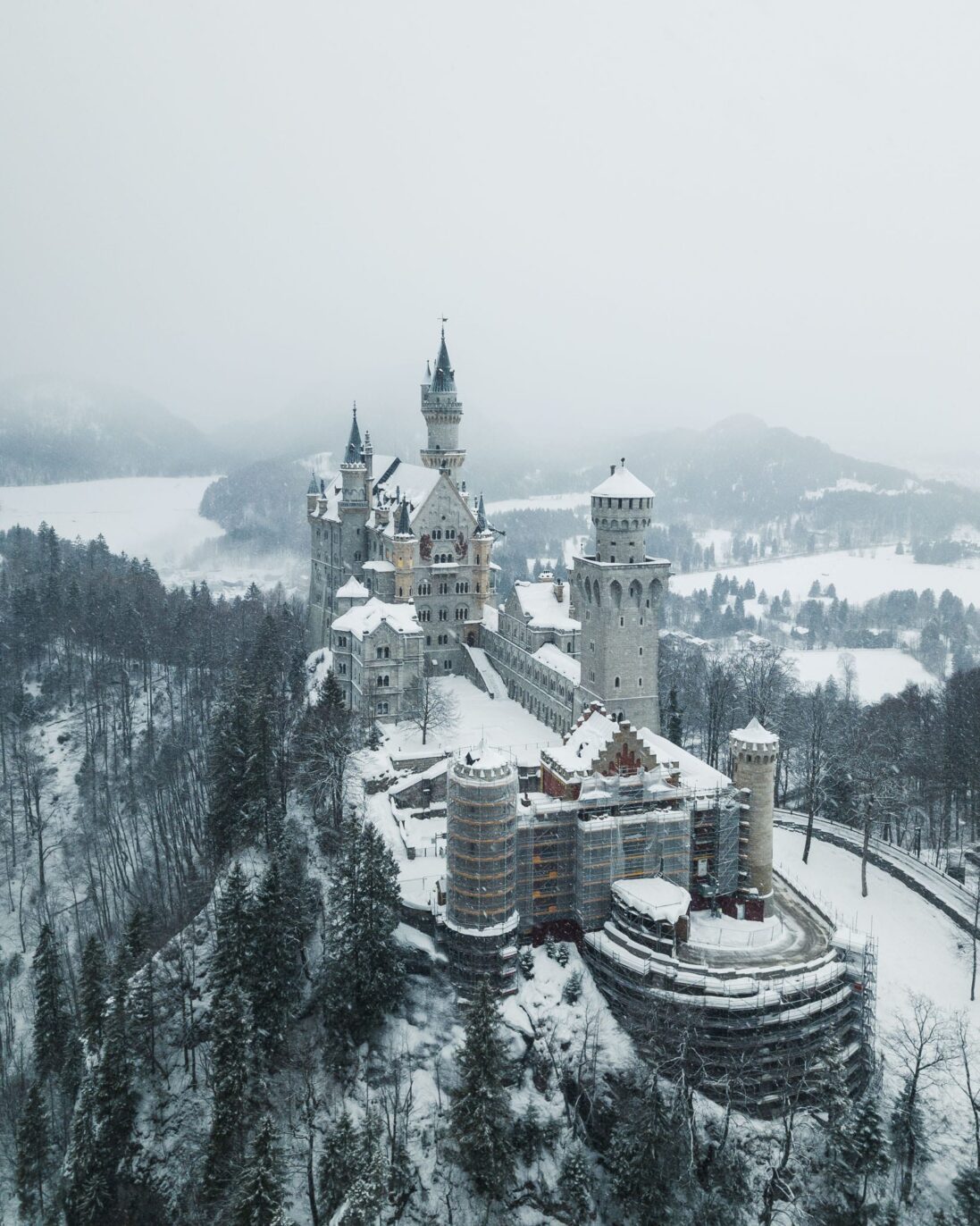 Schloss Neuschwan­stein im Winter | BinMalKuerzWeg