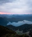 Angedeuteter Sonnenaufgang am Herzogstand mit Blick auf den Walchensee