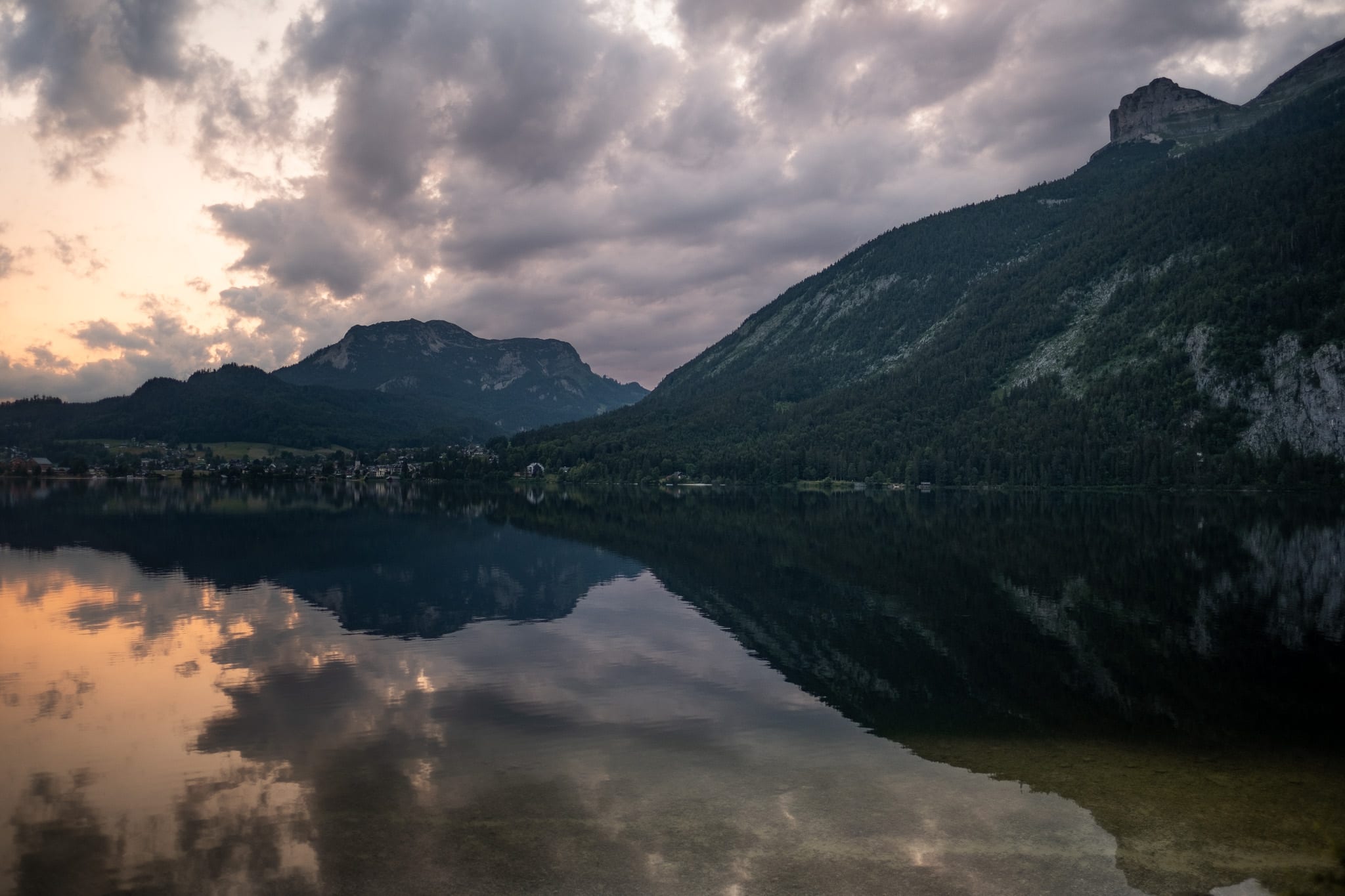 Der Blick auf den Loser vom Altausseer See zum Sonnenuntergang