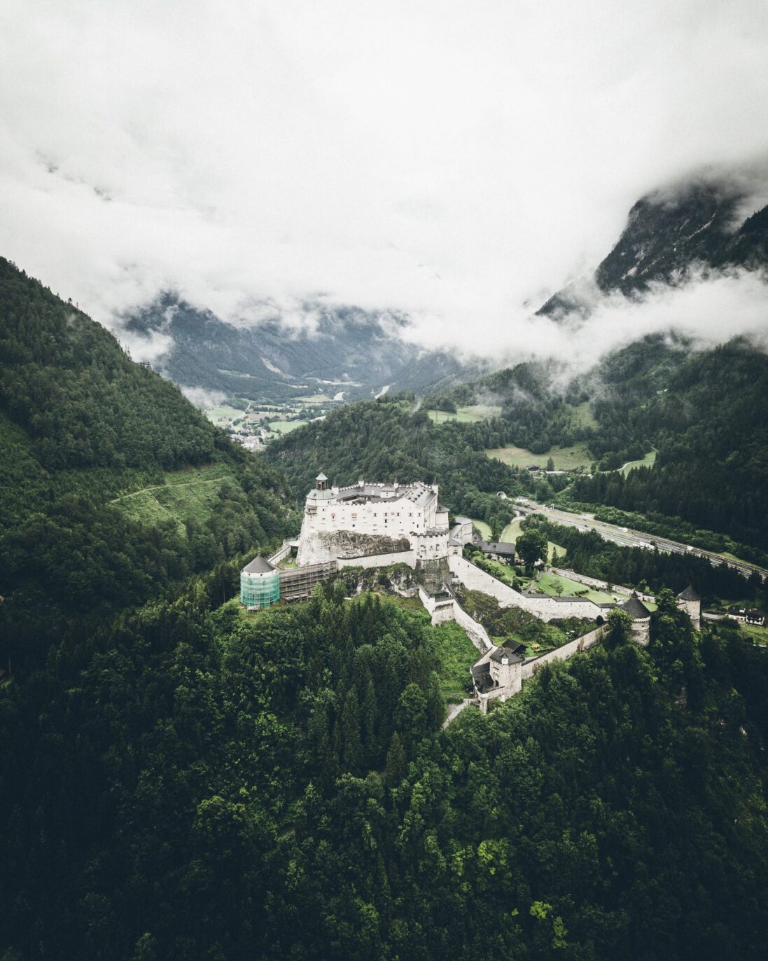 Die Burg Hohenwerfen mit der Drohne fotografiert