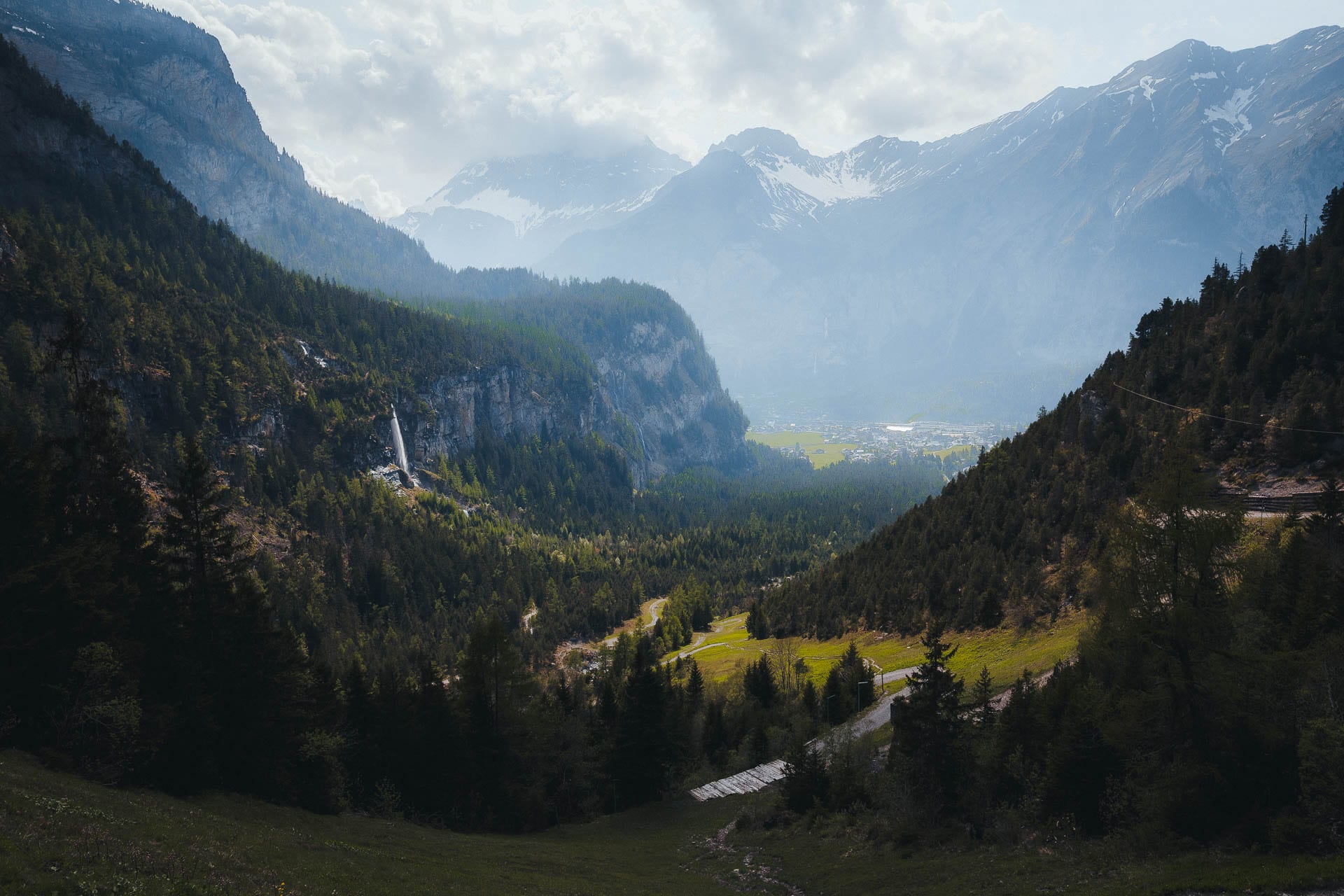 Wanderung und Foto­grafieren am Oeschinen­see bei Kander­steg | BinMalKuerzWeg