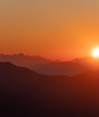 Sonnenaufgangswanderungen in Bayern auf das Ettaler Mandl