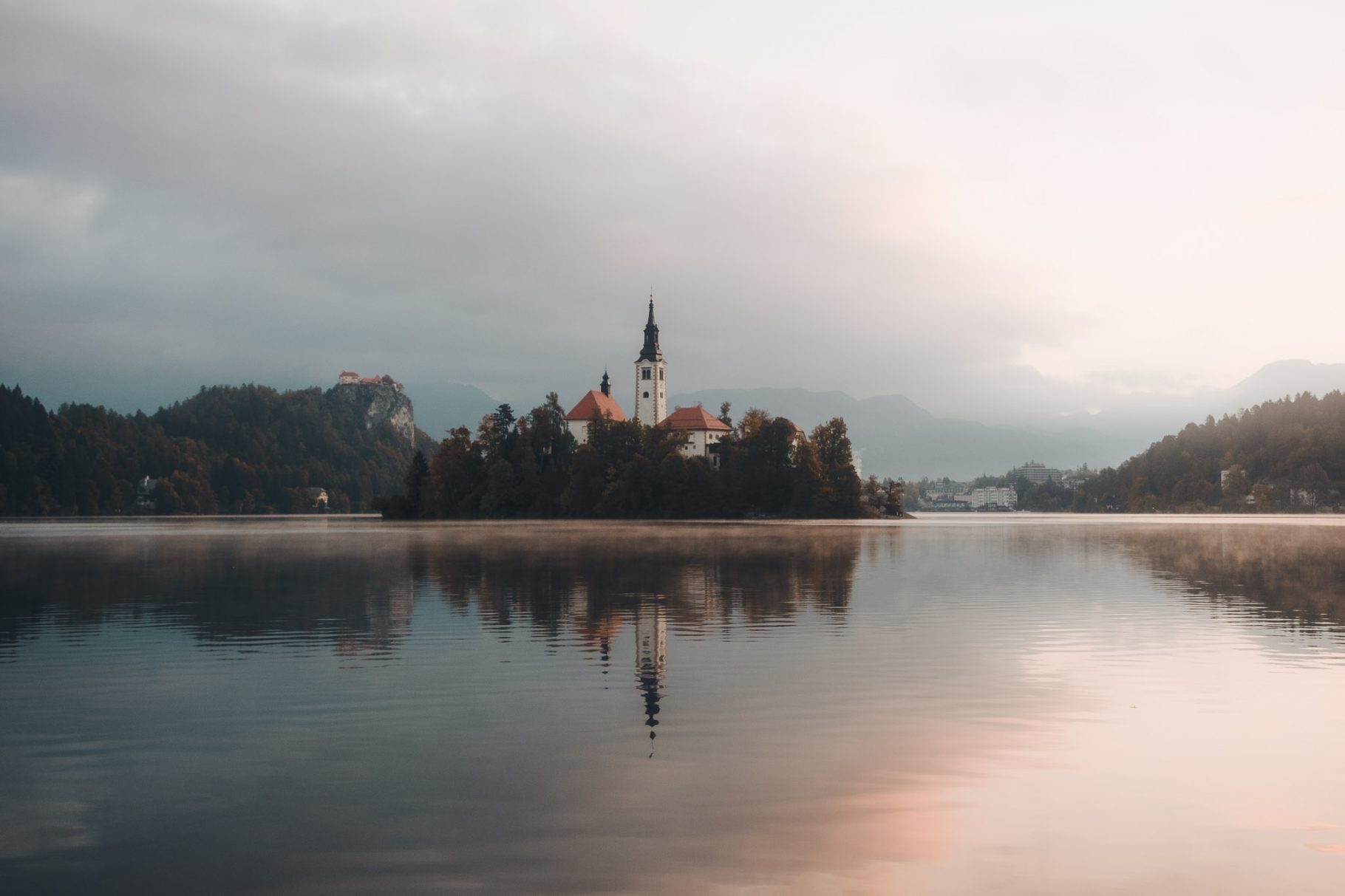 Toller Sonnenaufgang am Bleder See in Slowenien | BinMalKuerzWeg