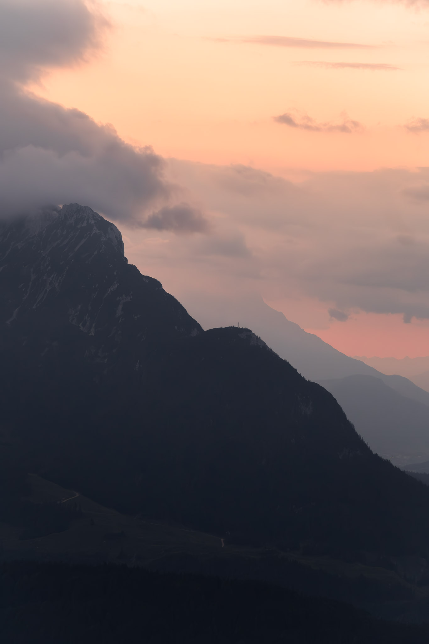 Sonnenaufgangs­wanderung auf den Pendling in Tirol | BinMalKuerzWeg